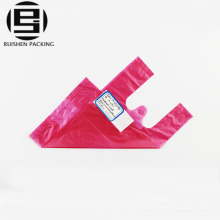 Sacs d&#39;emballage en plastique de poignée de couleur rose t-shirt